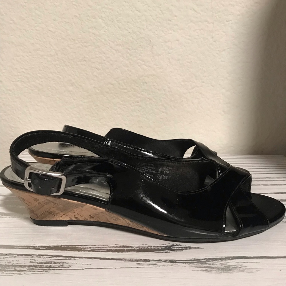 Comfort plus by Predictions Black Patent Slingback Wedge Sandals